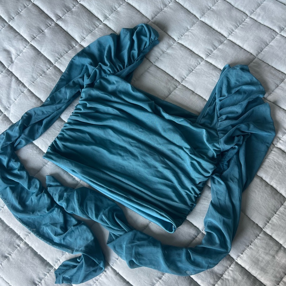 BLUE LONG SLEEVE GOING OUT TOP